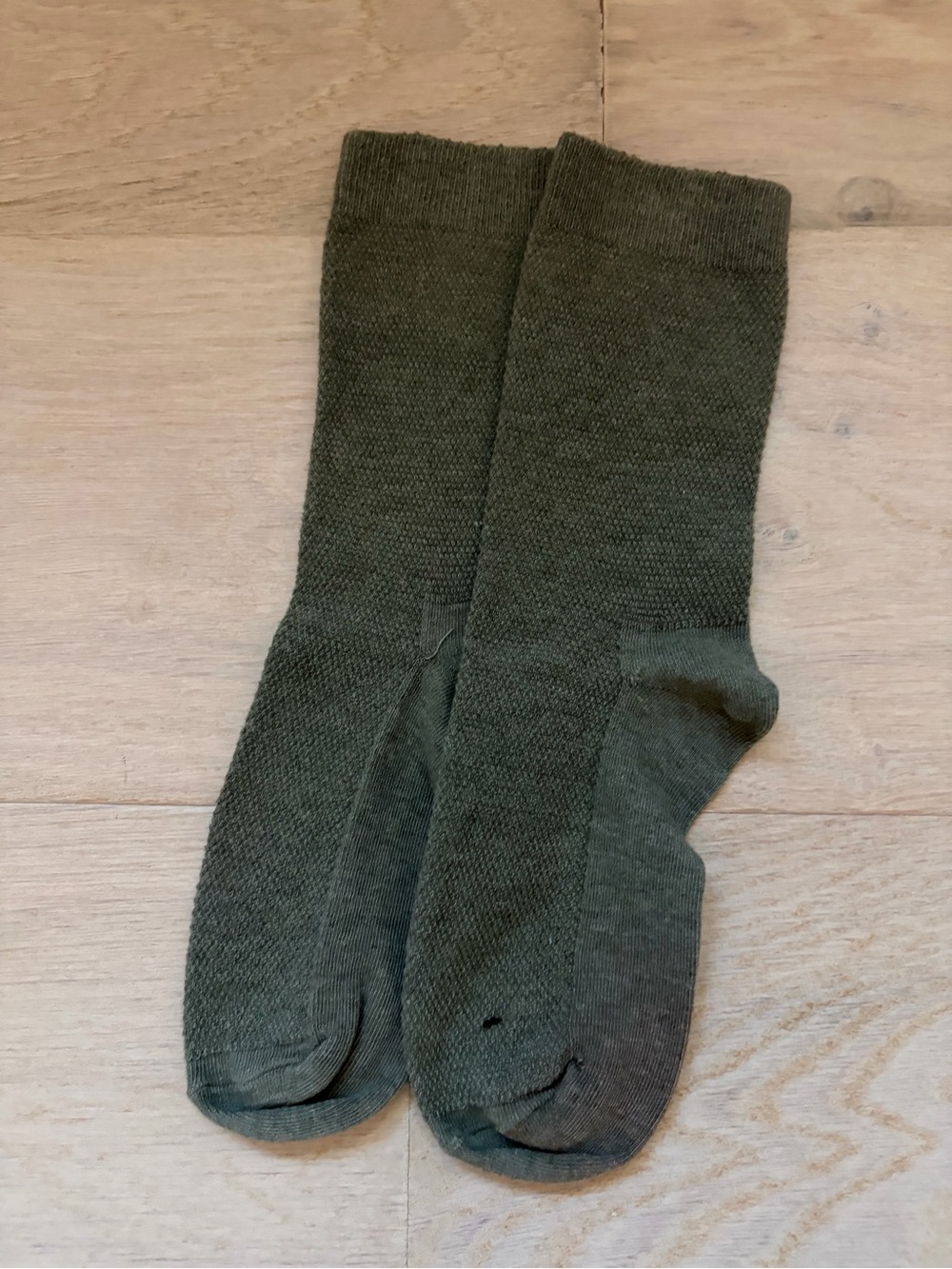 NWOT GAP woman’s Olive Green Crew Socks - Classic Comfort